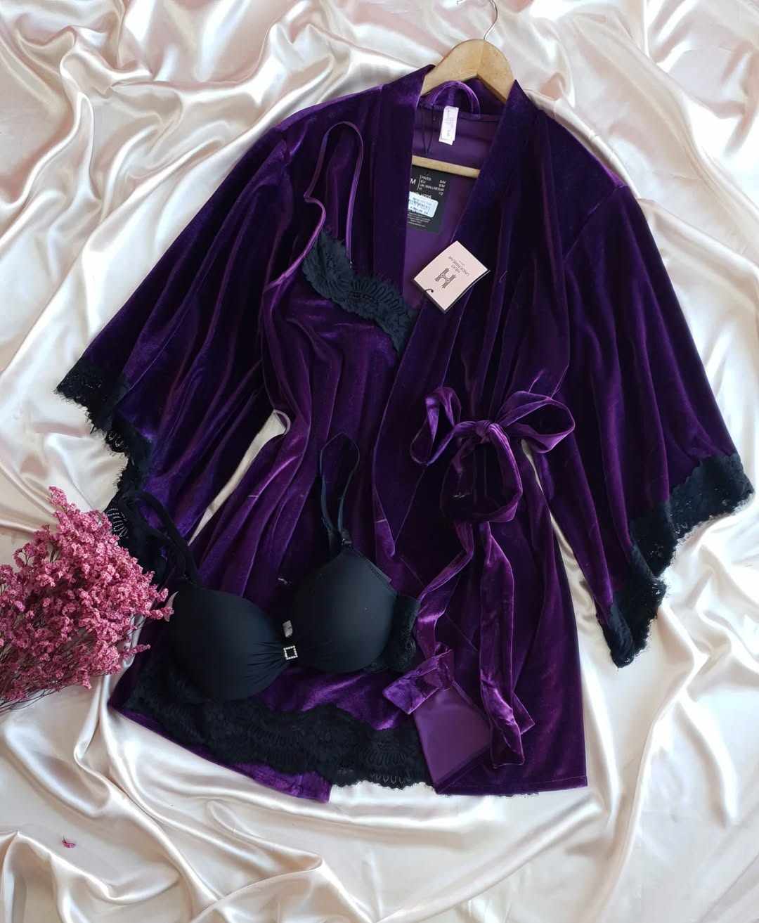 473136975_1171106074733212_7737497178642819473_n Déshabillé velour H205 violet – Image 1
