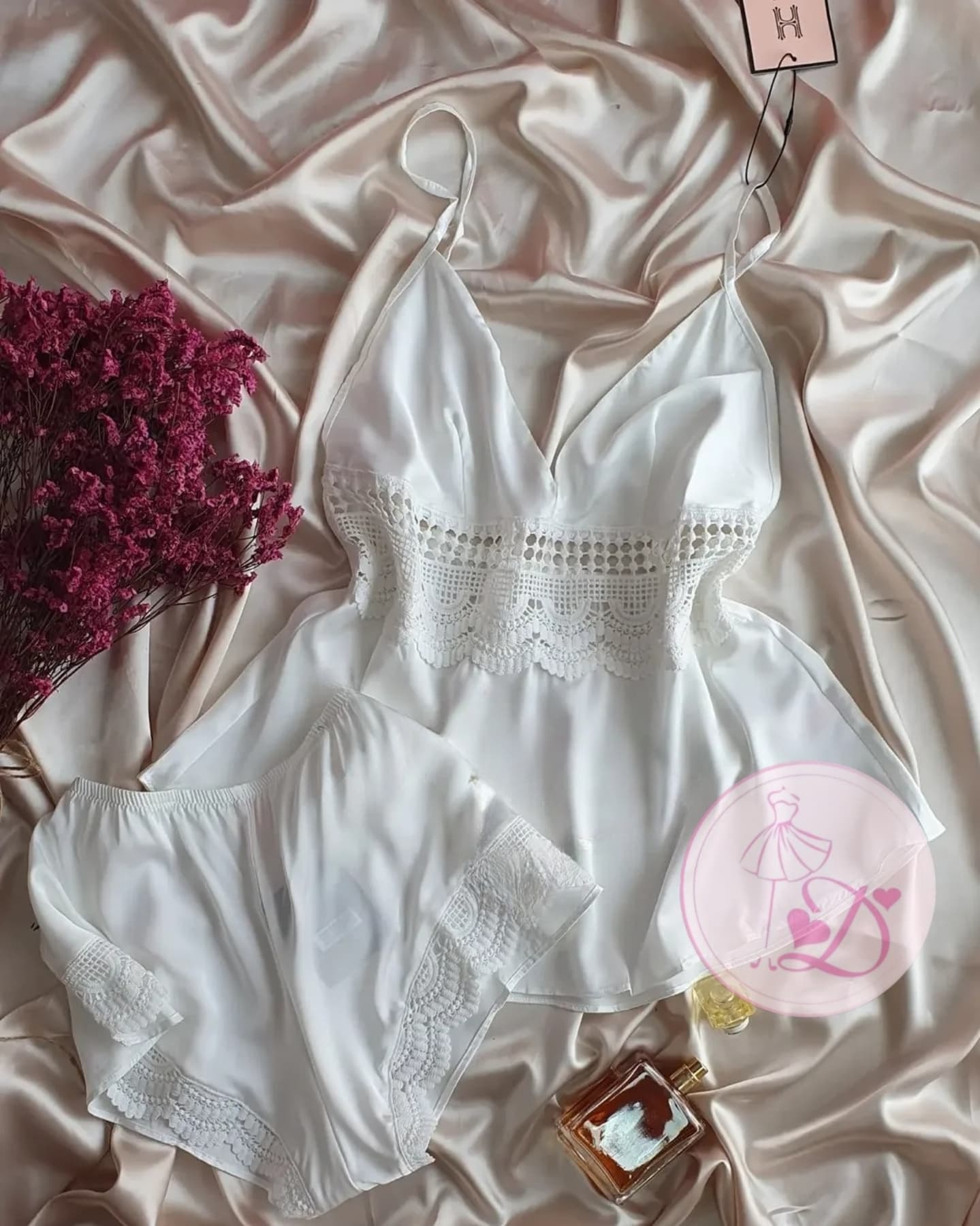 463102965_854715010153384_1344992130078829750_n Pyjashort satin HW10012 Blanc – Image 1